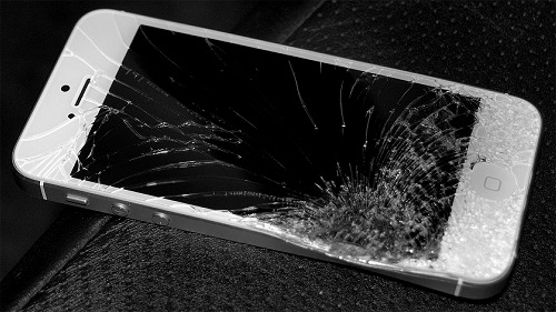 Bạn phải làm thế nào khi màn hình, mặt kính iPhone 5 bị vỡ bể ?